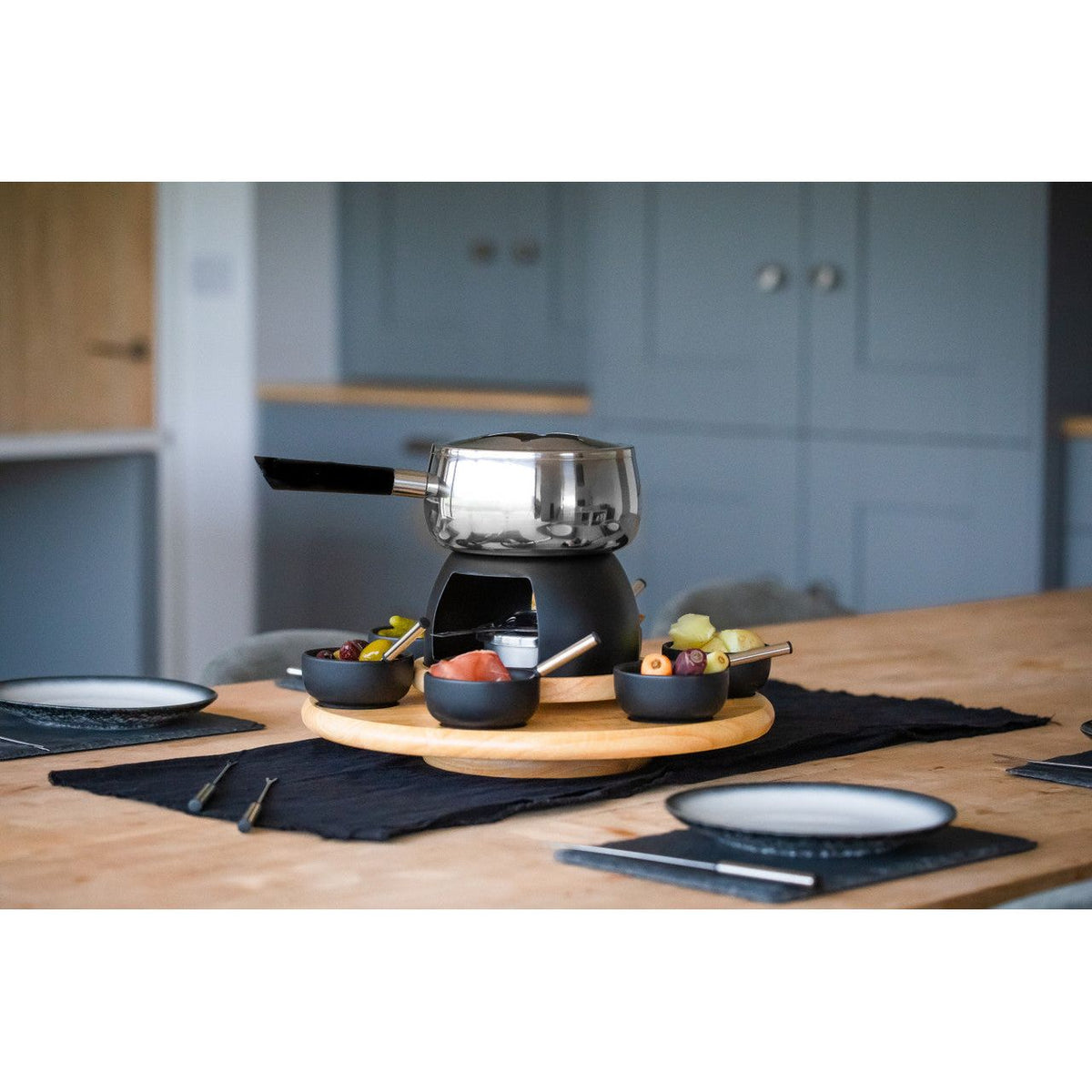 Artesà Six Person Party Fondue Set With Lazy Susan - Home Deco London
