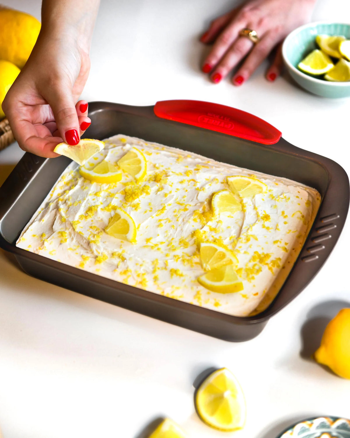 Pyrex asimetriA Rectangular metal oven dish with slicone handle 25x20cm