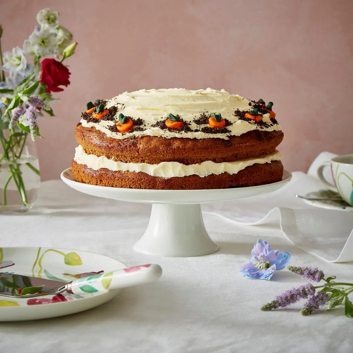 Stylish Portmeirion Water Garden Cake Stand with vivid floral details, a must-have floral cake stand for any celebration.