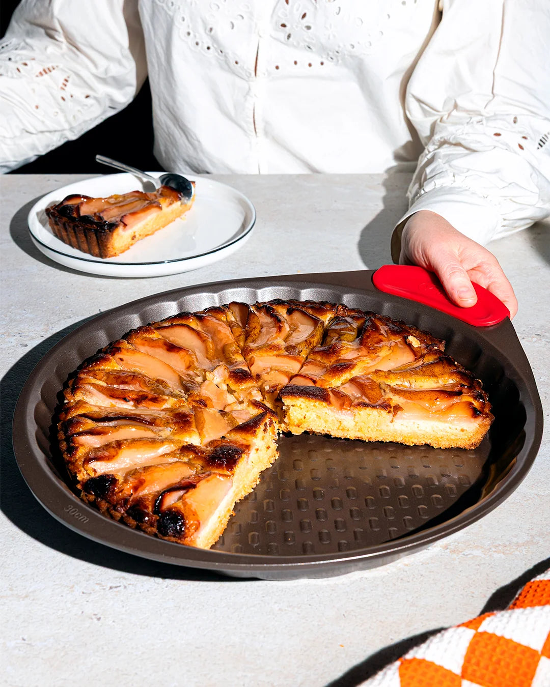 Pyrex Metal Tart Tin with Handles 32cm