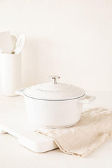 MasterClass Small Casserole Dish with Lid 2.5L/20 cm, Lightweight Cast Aluminium, Induction Hob and Oven Safe, Cream