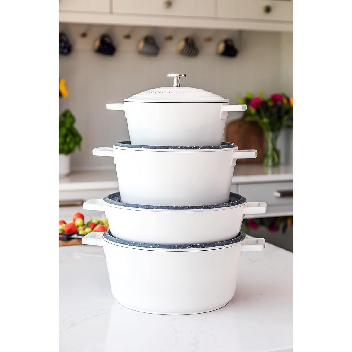 MasterClass Small Casserole Dish with Lid 2.5L/20 cm, Lightweight Cast Aluminium, Induction Hob and Oven Safe, Cream