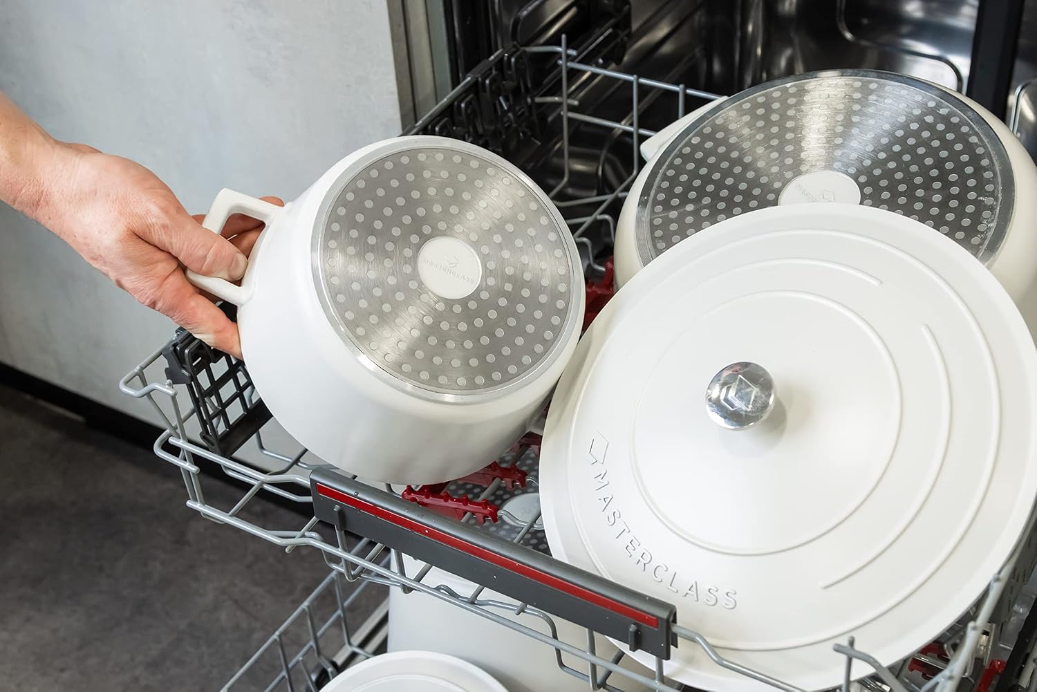 MasterClass Small Casserole Dish with Lid 2.5L/20 cm, Lightweight Cast Aluminium, Induction Hob and Oven Safe, Cream