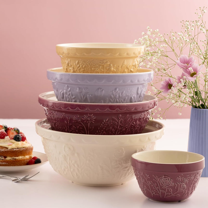 Mason Cash Mixing Bowl 24cm from the In the Meadow collection, an ideal mixing bowl for baking made of earthenware.