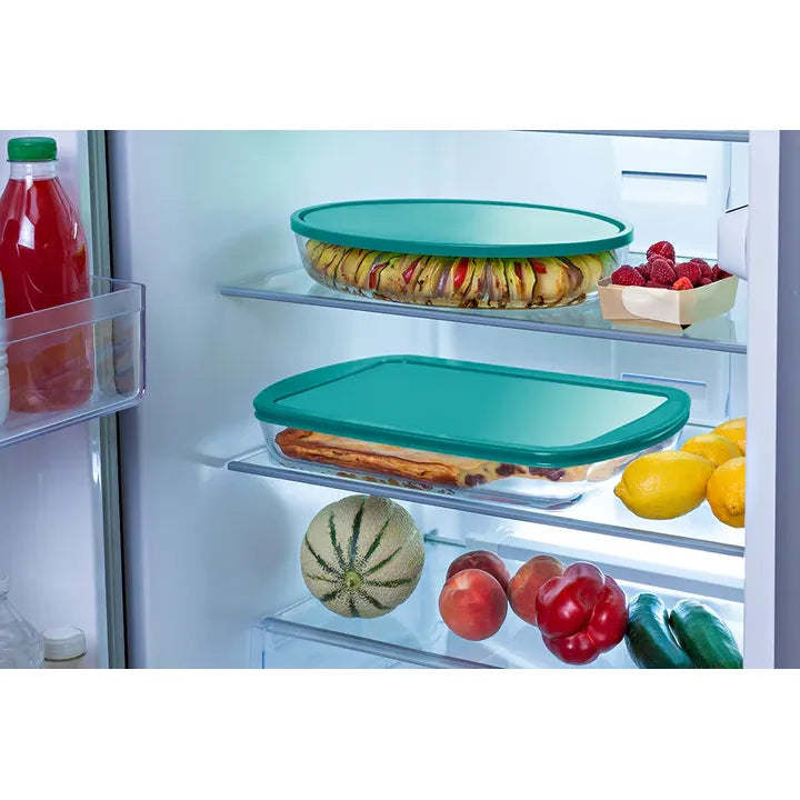 Pyrex large oven dish with lid, 40x27cm, a must-have for any kitchen, perfect for cooking and storing meals.