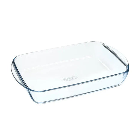 Spacious Pyrex Cook and Store Oven dish with lid featuring a sturdy lid - ideal large oven dish with lid for family meals.