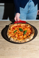 Pyrex asimetriA Metal Round pizza tray with silicone handle