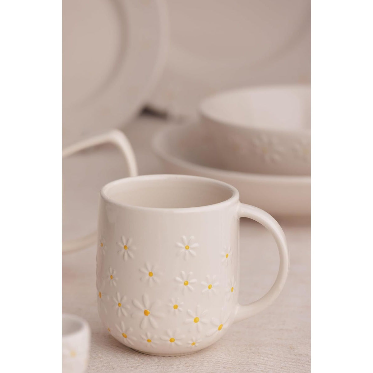Price & Kensington Daisy Embossed Mug 360ml - Home Deco London