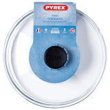 The Pyrex Universal Glass Lid 24cm in use on a pot, demonstrating its functionality and design.