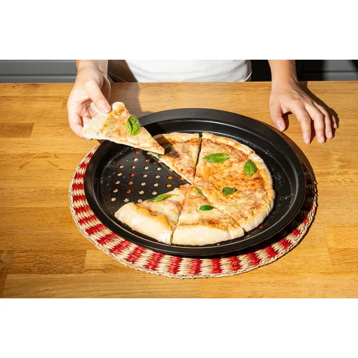 Close-up view of Pyrex Glide Pizza Tray 31cm showcasing its PFAS-free non-stick coating for easy food release.