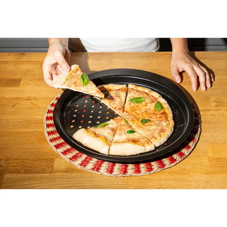 Close-up view of Pyrex Glide Pizza Tray 31cm showcasing its PFAS-free non-stick coating for easy food release.