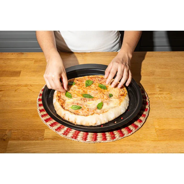 Elegant presentation of Pyrex Glide Pizza Tray 31cm, the ideal non-stick pizza tray for creating delicious meals effortlessly.