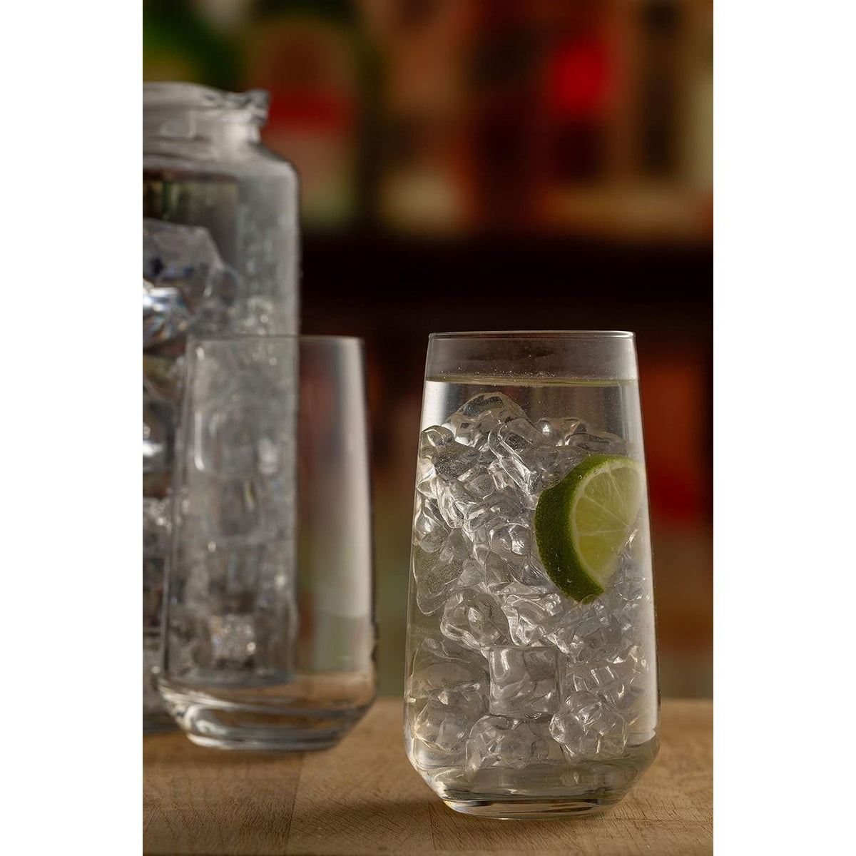 Close-up of the Ravenhead Majestic hiball glasses set, showcasing the crystal-clear transparency ideal for cocktails.