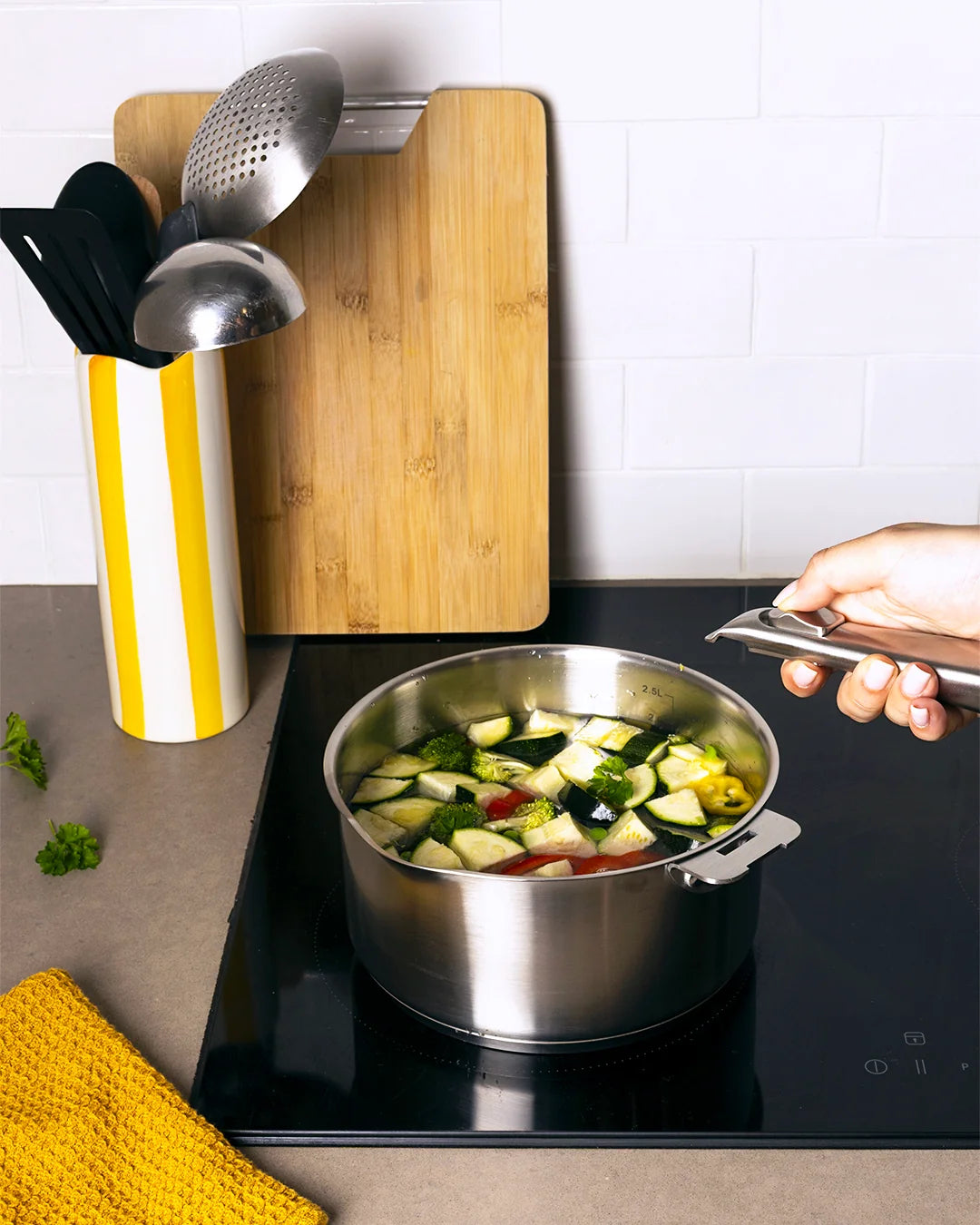 Pyrex Infinity Stainless steel saucepan with removable handle 20cm - Removable handle sold separately - Currently on Order - Orders will be delivered from the 15/10/2026.
