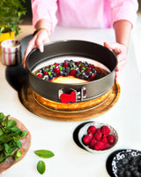 Pyrex asimetriA Round metal springform pan with silicone handle 20cm