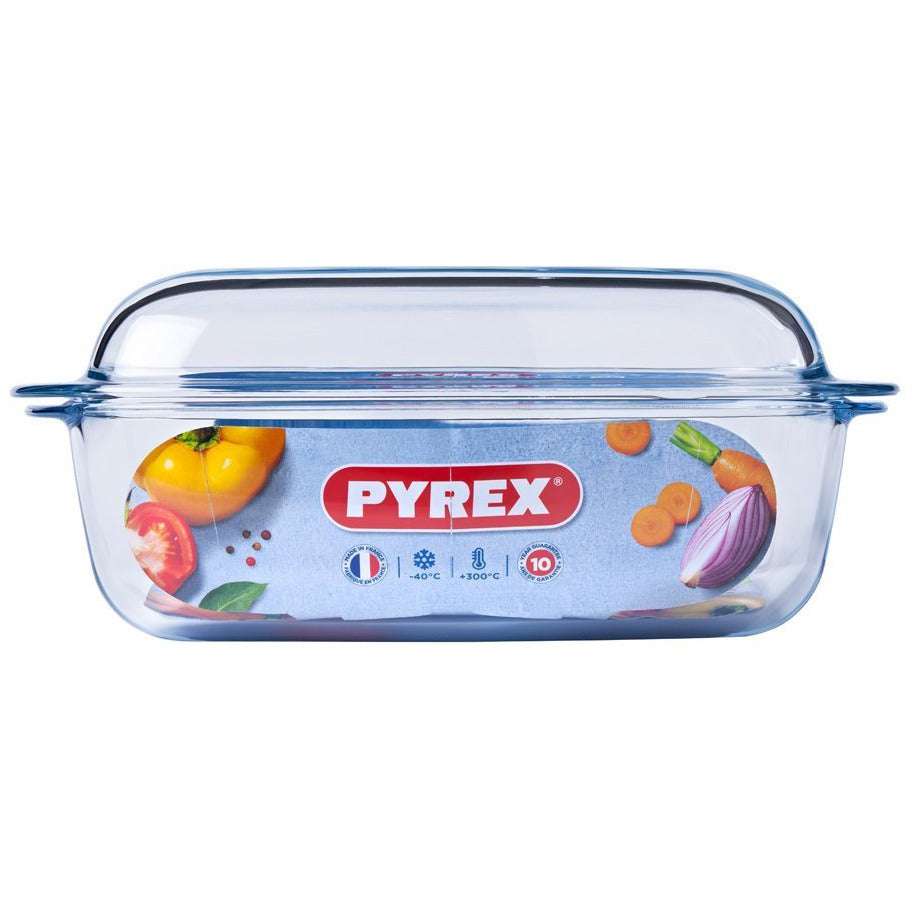 Close-up of Pyrex Essentials Rectangular Casserole Dish, highlighting its non-porous glass design that keeps flavours fresh.