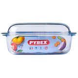 Close-up of Pyrex Essentials Rectangular Casserole Dish, highlighting its non-porous glass design that keeps flavours fresh.