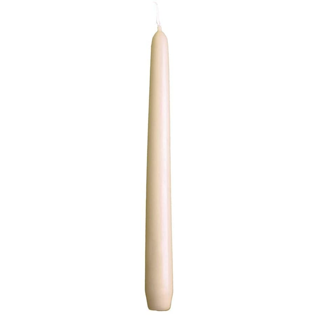 Spaas Festilux Ivory Dinner Candles on a beautifully set dining table, ideal for a sophisticated ambiance, emphasising their charm as ivory dinner candles.